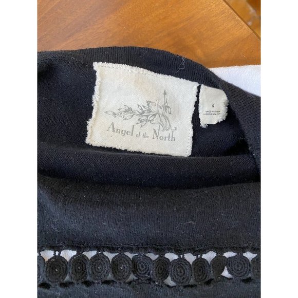Anthropologie Angel of The North Sweater Sz Small Black Crochet White Shirttail - Picture 5 of 5